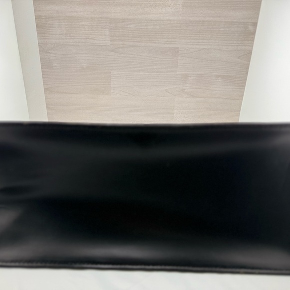 Louis Vuitton Black Riviera with Structured Design and Glossy Finish Leather - Picture 9 of 10